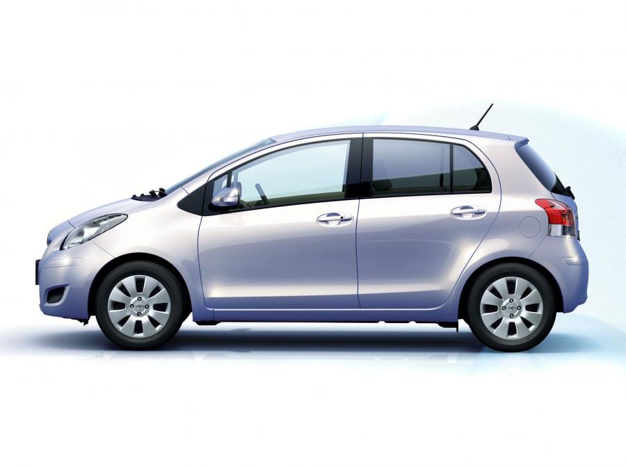  Toyota Vitz 2007 года  (фото 2 из 8)